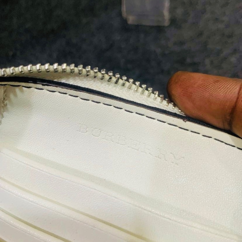 Pre owned Authentic Burberry canvas leather Peyton white crossbody shoulder bag - Picture 6 of 15